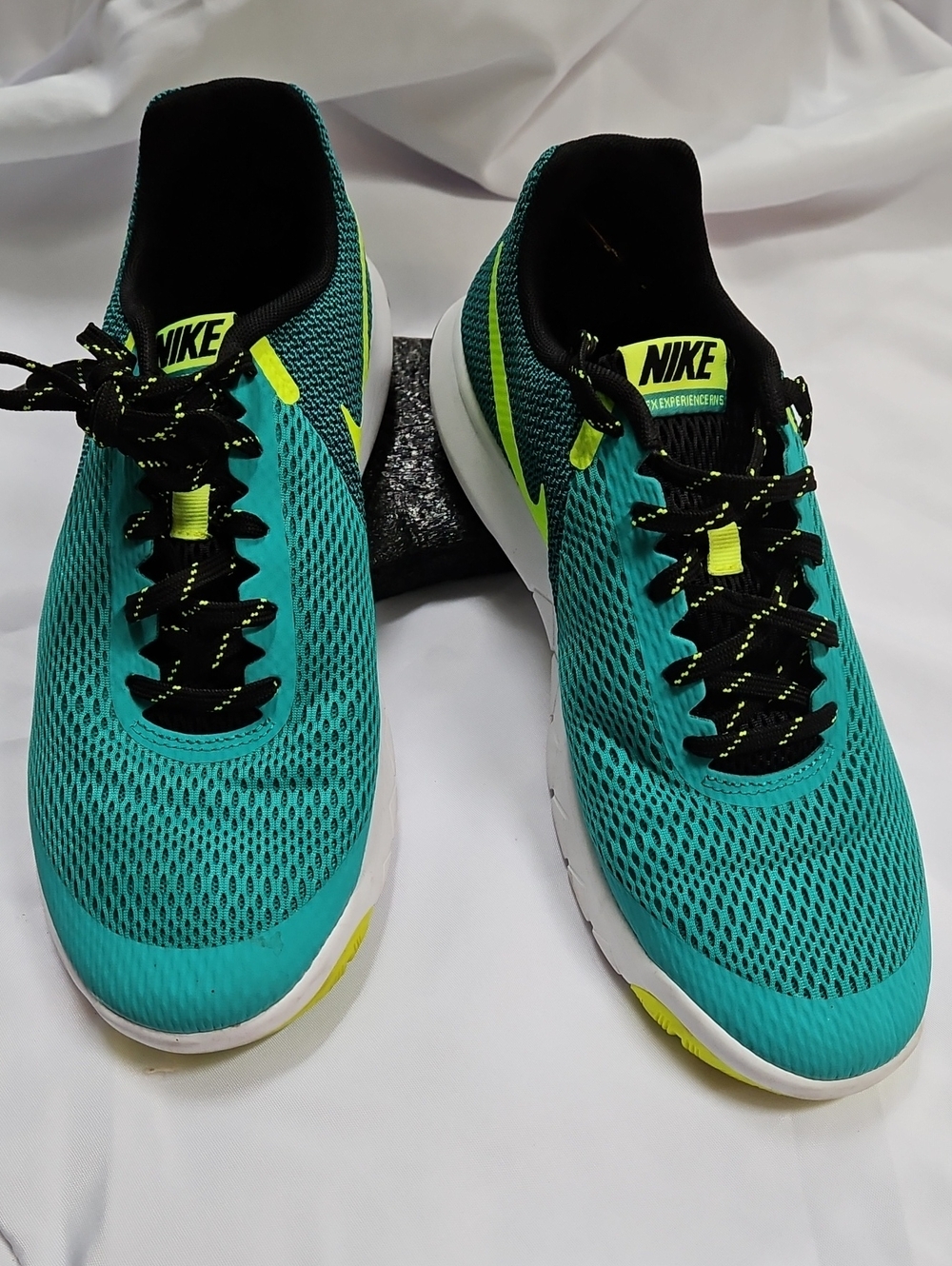 Nike Size 10 Teal Green Neon Volt Knit Low Top Running Sneakers 844729-300 [1, 2